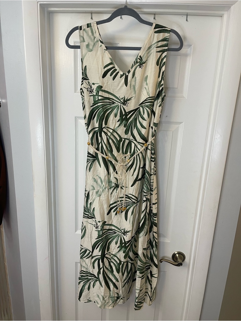 Women’s Cream Tropical Leaf V-Neck Sleeveless Dress